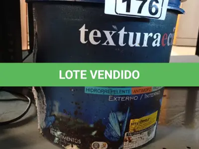 LOTE 176 - 01 BALDE DE REVESTIMENTO TEXTURIZADO INTERIORES/EXTERIORES NA COR BRANCO BASE COM AVARIAS. (NO ESTADO) ATENÇÃO! FAZER A VISITAÇÃO ANTES DE ARREMATAR, NÃO SABEMOS SE FUNCIONA. LEILÃO NÃO TEM GARANTIA E NEM DEVOLUÇÃO, SUJEITO A POSSÍVEIS AVARIAS VISÍVEIS/OCULTAS E/OU AUSÊNCIA DE COMPONENTES.