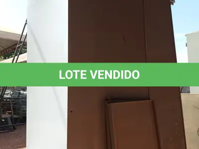 LOTE 628 - 01 ARMÁRIO DE AÇO COM 02 PORTAS E 03 PRATELEIRAS. (NO ESTADO) ATENÇÃO! FAZER A VISITAÇÃO ANTES DE ARREMATAR, NÃO SABEMOS SE FUNCIONA. LEILÃO NÃO TEM GARANTIA E NEM DEVOLUÇÃO, SUJEITO A POSSÍVEIS AVARIAS VISÍVEIS/OCULTAS E/OU AUSÊNCIA DE COMPONENTES.