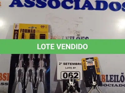 LOTE 062 - 01 KIT FORMÃO COM 03 PEÇAS E 02 ALICATES UNIVERSAL. (NO ESTADO) ATENÇÃO! FAZER A VISITAÇÃO ANTES DE ARREMATAR, NÃO SABEMOS SE FUNCIONA. LEILÃO NÃO TEM GARANTIA E NEM DEVOLUÇÃO, SUJEITO A POSSÍVEIS AVARIAS VISÍVEIS/OCULTAS E/OU AUSÊNCIA DE COMPONENTES.