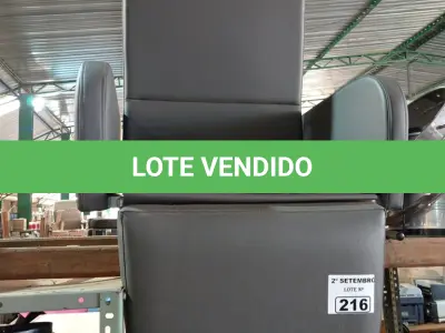 LOTE 216 - 01 POLTRONA PARA DESCANSO. (NO ESTADO) ATENÇÃO! FAZER A VISITAÇÃO ANTES DE ARREMATAR, NÃO SABEMOS SE FUNCIONA. LEILÃO NÃO TEM GARANTIA E NEM DEVOLUÇÃO, SUJEITO A POSSÍVEIS AVARIAS VISÍVEIS/OCULTAS E/OU AUSÊNCIA DE COMPONENTES.