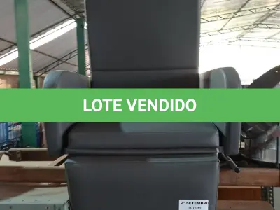 LOTE 216 - 01 POLTRONA PARA DESCANSO. (NO ESTADO) ATENÇÃO! FAZER A VISITAÇÃO ANTES DE ARREMATAR, NÃO SABEMOS SE FUNCIONA. LEILÃO NÃO TEM GARANTIA E NEM DEVOLUÇÃO, SUJEITO A POSSÍVEIS AVARIAS VISÍVEIS/OCULTAS E/OU AUSÊNCIA DE COMPONENTES.