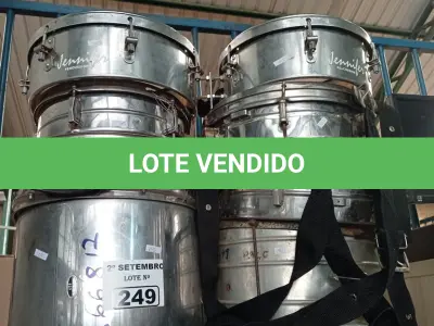 LOTE 249 - 01 LOTE COM VÁRIOS INSTRUMENTOS MUSICAIS COM AVARIAS. (NO ESTADO) ATENÇÃO! FAZER A VISITAÇÃO ANTES DE ARREMATAR, NÃO SABEMOS SE FUNCIONA. LEILÃO NÃO TEM GARANTIA E NEM DEVOLUÇÃO, SUJEITO A POSSÍVEIS AVARIAS VISÍVEIS/OCULTAS E/OU AUSÊNCIA DE COMPONENTES.