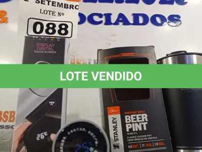 LOTE 088 - 01 COPO E 01 GARRAFA DIGITAL 500ML TÉRMICOS. (NO ESTADO) ATENÇÃO! FAZER A VISITAÇÃO ANTES DE ARREMATAR, NÃO SABEMOS SE FUNCIONA. LEILÃO NÃO TEM GARANTIA E NEM DEVOLUÇÃO, SUJEITO A POSSÍVEIS AVARIAS VISÍVEIS/OCULTAS E/OU AUSÊNCIA DE COMPONENTES.