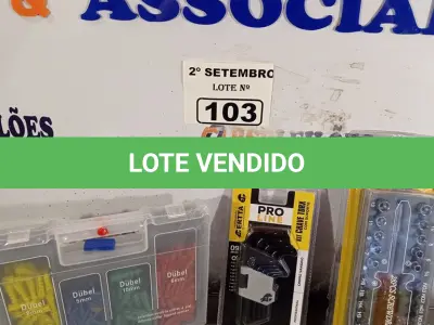 LOTE 103 - 01 MALETA 300 PEÇAS, KIT CHAVE TORK E KIT CHAVE CANHÃO. (NO ESTADO) ATENÇÃO! FAZER A VISITAÇÃO ANTES DE ARREMATAR, NÃO SABEMOS SE FUNCIONA. LEILÃO NÃO TEM GARANTIA E NEM DEVOLUÇÃO, SUJEITO A POSSÍVEIS AVARIAS VISÍVEIS/OCULTAS E/OU AUSÊNCIA DE COMPONENTES.