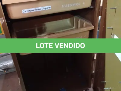 LOTE 213 - 01 ARMÁRIO DE AÇO COM 02 GAVETAS DE PLÁSTICO. (NO ESTADO) ATENÇÃO! FAZER A VISITAÇÃO ANTES DE ARREMATAR, NÃO SABEMOS SE FUNCIONA. LEILÃO NÃO TEM GARANTIA E NEM DEVOLUÇÃO, SUJEITO A POSSÍVEIS AVARIAS VISÍVEIS/OCULTAS E/OU AUSÊNCIA DE COMPONENTES.