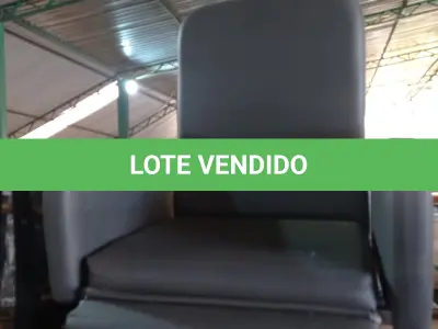 LOTE 204 - 01 POLTRONA PARA DESCANSO. (NO ESTADO) ATENÇÃO! FAZER A VISITAÇÃO ANTES DE ARREMATAR, NÃO SABEMOS SE FUNCIONA. LEILÃO NÃO TEM GARANTIA E NEM DEVOLUÇÃO, SUJEITO A POSSÍVEIS AVARIAS VISÍVEIS/OCULTAS E/OU AUSÊNCIA DE COMPONENTES.