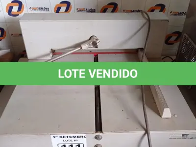 LOTE 111 - 01 GUILHOTINA DE MESA. (NO ESTADO) ATENÇÃO! FAZER A VISITAÇÃO ANTES DE ARREMATAR, NÃO SABEMOS SE FUNCIONA. LEILÃO NÃO TEM GARANTIA E NEM DEVOLUÇÃO, SUJEITO A POSSÍVEIS AVARIAS VISÍVEIS/OCULTAS E/OU AUSÊNCIA DE COMPONENTES.