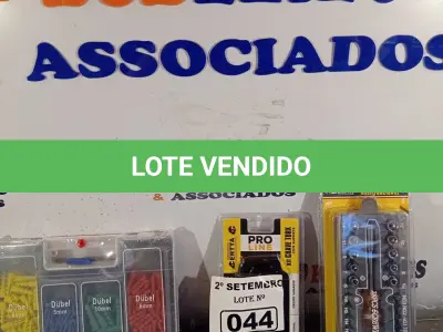 LOTE 044 - 01 MALETA 300 PEÇAS, KIT CHAVE TORK E KIT CHAVE CANHÃO. (NO ESTADO) ATENÇÃO! FAZER A VISITAÇÃO ANTES DE ARREMATAR, NÃO SABEMOS SE FUNCIONA. LEILÃO NÃO TEM GARANTIA E NEM DEVOLUÇÃO, SUJEITO A POSSÍVEIS AVARIAS VISÍVEIS/OCULTAS E/OU AUSÊNCIA DE COMPONENTES.
