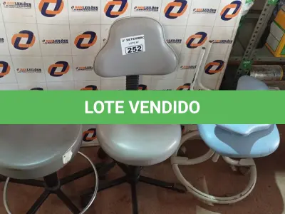 LOTE 252 - 03 BANQUETAS PARA CADEIRA DE DENTISTA. (NO ESTADO) ATENÇÃO! FAZER A VISITAÇÃO ANTES DE ARREMATAR, NÃO SABEMOS SE FUNCIONA. LEILÃO NÃO TEM GARANTIA E NEM DEVOLUÇÃO, SUJEITO A POSSÍVEIS AVARIAS VISÍVEIS/OCULTAS E/OU AUSÊNCIA DE COMPONENTES.