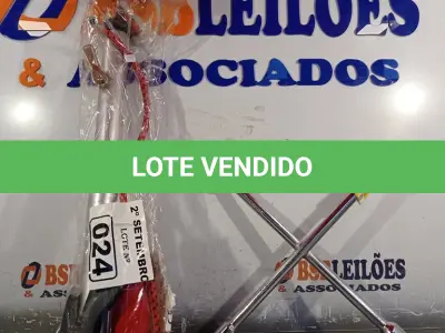 LOTE 024 - 01 BOMBA DE ENCHER PNEU MANUAL E 01 CHAVE DE RODA 17X29X21X23. (NO ESTADO) ATENÇÃO! FAZER A VISITAÇÃO ANTES DE ARREMATAR, NÃO SABEMOS SE FUNCIONA. LEILÃO NÃO TEM GARANTIA E NEM DEVOLUÇÃO, SUJEITO A POSSÍVEIS AVARIAS VISÍVEIS/OCULTAS E/OU AUSÊNCIA DE COMPONENTES.