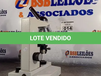 LOTE 014 - 01 MICROSCÓPIO. (NO ESTADO) ATENÇÃO! FAZER A VISITAÇÃO ANTES DE ARREMATAR, NÃO SABEMOS SE FUNCIONA. LEILÃO NÃO TEM GARANTIA E NEM DEVOLUÇÃO, SUJEITO A POSSÍVEIS AVARIAS VISÍVEIS/OCULTAS E/OU AUSÊNCIA DE COMPONENTES.