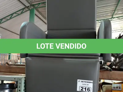 LOTE 216 - 01 POLTRONA PARA DESCANSO. (NO ESTADO) ATENÇÃO! FAZER A VISITAÇÃO ANTES DE ARREMATAR, NÃO SABEMOS SE FUNCIONA. LEILÃO NÃO TEM GARANTIA E NEM DEVOLUÇÃO, SUJEITO A POSSÍVEIS AVARIAS VISÍVEIS/OCULTAS E/OU AUSÊNCIA DE COMPONENTES.
