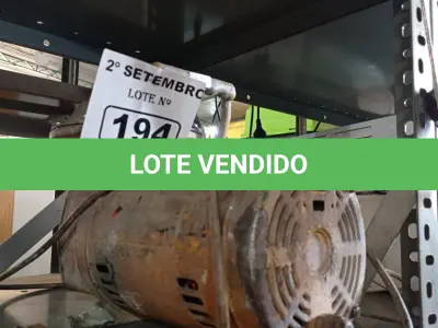 LOTE 194 - 01 COMPRESSOR DE AR DIRETO. (NO ESTADO) ATENÇÃO! FAZER A VISITAÇÃO ANTES DE ARREMATAR, NÃO SABEMOS SE FUNCIONA. LEILÃO NÃO TEM GARANTIA E NEM DEVOLUÇÃO, SUJEITO A POSSÍVEIS AVARIAS VISÍVEIS/OCULTAS E/OU AUSÊNCIA DE COMPONENTES.