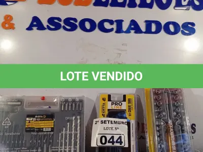 LOTE 044 - 01 MALETA 300 PEÇAS, KIT CHAVE TORK E KIT CHAVE CANHÃO. (NO ESTADO) ATENÇÃO! FAZER A VISITAÇÃO ANTES DE ARREMATAR, NÃO SABEMOS SE FUNCIONA. LEILÃO NÃO TEM GARANTIA E NEM DEVOLUÇÃO, SUJEITO A POSSÍVEIS AVARIAS VISÍVEIS/OCULTAS E/OU AUSÊNCIA DE COMPONENTES.