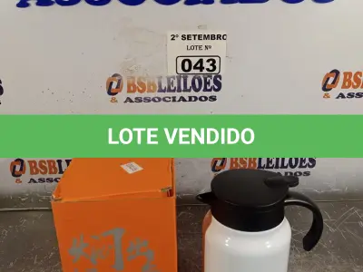 LOTE 043 - 01 JARRA TÉRMICA 800ML. (NO ESTADO) ATENÇÃO! FAZER A VISITAÇÃO ANTES DE ARREMATAR, NÃO SABEMOS SE FUNCIONA. LEILÃO NÃO TEM GARANTIA E NEM DEVOLUÇÃO, SUJEITO A POSSÍVEIS AVARIAS VISÍVEIS/OCULTAS E/OU AUSÊNCIA DE COMPONENTES.