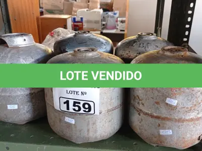 LOTE 159 - 05 BOTIJÕES DE GÁS P2. (NO ESTADO) ATENÇÃO! FAZER A VISITAÇÃO ANTES DE ARREMATAR, NÃO SABEMOS SE FUNCIONA. LEILÃO NÃO TEM GARANTIA E NEM DEVOLUÇÃO, SUJEITO A POSSÍVEIS AVARIAS VISÍVEIS/OCULTAS E/OU AUSÊNCIA DE COMPONENTES.
