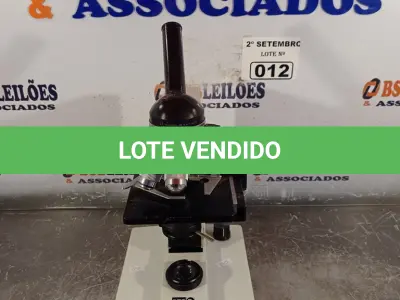 LOTE 012 - 01 MICROSCÓPIO. (NO ESTADO) ATENÇÃO! FAZER A VISITAÇÃO ANTES DE ARREMATAR, NÃO SABEMOS SE FUNCIONA. LEILÃO NÃO TEM GARANTIA E NEM DEVOLUÇÃO, SUJEITO A POSSÍVEIS AVARIAS VISÍVEIS/OCULTAS E/OU AUSÊNCIA DE COMPONENTES.