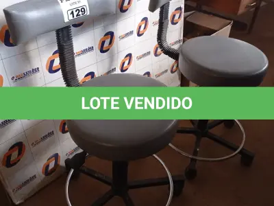 LOTE 129 - 02 BANQUETAS COM BASE GIRATÓRIA. (NO ESTADO) ATENÇÃO! FAZER A VISITAÇÃO ANTES DE ARREMATAR, NÃO SABEMOS SE FUNCIONA. LEILÃO NÃO TEM GARANTIA E NEM DEVOLUÇÃO, SUJEITO A POSSÍVEIS AVARIAS VISÍVEIS/OCULTAS E/OU AUSÊNCIA DE COMPONENTES.
