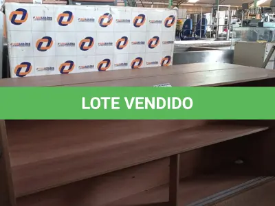 LOTE 561 - 02 ARMÁRIOS SUSPENSOS. (NO ESTADO) ATENÇÃO! FAZER A VISITAÇÃO ANTES DE ARREMATAR, NÃO SABEMOS SE FUNCIONA. LEILÃO NÃO TEM GARANTIA E NEM DEVOLUÇÃO, SUJEITO A POSSÍVEIS AVARIAS VISÍVEIS/OCULTAS E/OU AUSÊNCIA DE COMPONENTES.