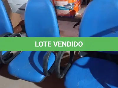 LOTE 335 - 01 LONGARINA DE 03 LUGARES. (NO ESTADO) ATENÇÃO! FAZER A VISITAÇÃO ANTES DE ARREMATAR, NÃO SABEMOS SE FUNCIONA. LEILÃO NÃO TEM GARANTIA E NEM DEVOLUÇÃO, SUJEITO A POSSÍVEIS AVARIAS VISÍVEIS/OCULTAS E/OU AUSÊNCIA DE COMPONENTES.