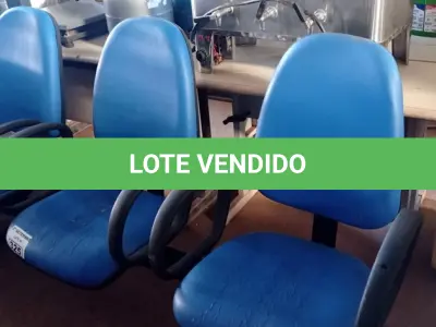 LOTE 325 - 01 LONGARINA DE 03 LUGARES. (NO ESTADO) ATENÇÃO! FAZER A VISITAÇÃO ANTES DE ARREMATAR, NÃO SABEMOS SE FUNCIONA. LEILÃO NÃO TEM GARANTIA E NEM DEVOLUÇÃO, SUJEITO A POSSÍVEIS AVARIAS VISÍVEIS/OCULTAS E/OU AUSÊNCIA DE COMPONENTES.
