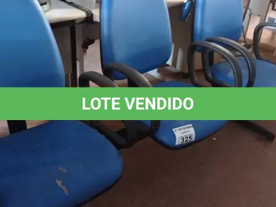 LOTE 325 - 01 LONGARINA DE 03 LUGARES. (NO ESTADO) ATENÇÃO! FAZER A VISITAÇÃO ANTES DE ARREMATAR, NÃO SABEMOS SE FUNCIONA. LEILÃO NÃO TEM GARANTIA E NEM DEVOLUÇÃO, SUJEITO A POSSÍVEIS AVARIAS VISÍVEIS/OCULTAS E/OU AUSÊNCIA DE COMPONENTES.