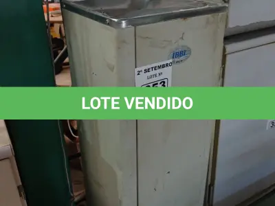 LOTE 353 - 02 BEBEDOUROS DE COLUNA COM AVARIAS. (NO ESTADO) ATENÇÃO! FAZER A VISITAÇÃO ANTES DE ARREMATAR, NÃO SABEMOS SE FUNCIONA. LEILÃO NÃO TEM GARANTIA E NEM DEVOLUÇÃO, SUJEITO A POSSÍVEIS AVARIAS VISÍVEIS/OCULTAS E/OU AUSÊNCIA DE COMPONENTES.
