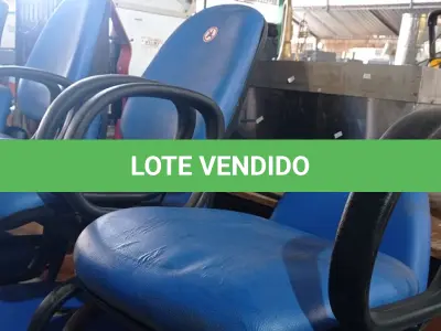 LOTE 258 - 01 LONGARINA DE 03 LUGARES. (NO ESTADO) ATENÇÃO! FAZER A VISITAÇÃO ANTES DE ARREMATAR, NÃO SABEMOS SE FUNCIONA. LEILÃO NÃO TEM GARANTIA E NEM DEVOLUÇÃO, SUJEITO A POSSÍVEIS AVARIAS VISÍVEIS/OCULTAS E/OU AUSÊNCIA DE COMPONENTES.