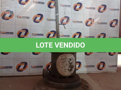 LOTE 302 - 01 ENCERADEIRA INDUSTRIAL. (NO ESTADO) ATENÇÃO! FAZER A VISITAÇÃO ANTES DE ARREMATAR, NÃO SABEMOS SE FUNCIONA. LEILÃO NÃO TEM GARANTIA E NEM DEVOLUÇÃO, SUJEITO A POSSÍVEIS AVARIAS VISÍVEIS/OCULTAS E/OU AUSÊNCIA DE COMPONENTES.