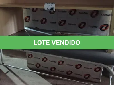 LOTE 530 - 01 MACA E 01 RACK EM MADEIRA COM TAMPO GIRATÓRIO. (NO ESTADO) ATENÇÃO! FAZER A VISITAÇÃO ANTES DE ARREMATAR, NÃO SABEMOS SE FUNCIONA. LEILÃO NÃO TEM GARANTIA E NEM DEVOLUÇÃO, SUJEITO A POSSÍVEIS AVARIAS VISÍVEIS/OCULTAS E/OU AUSÊNCIA DE COMPONENTES.