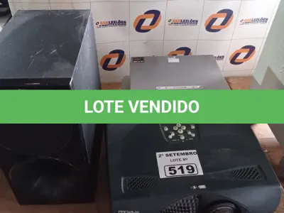LOTE 519 - 03 PROJETORES MULTIMIDIA MARCAS E MODELOS DIVERSOS E 01 SUBWOOFER. (NO ESTADO) ATENÇÃO! FAZER A VISITAÇÃO ANTES DE ARREMATAR, NÃO SABEMOS SE FUNCIONA. LEILÃO NÃO TEM GARANTIA E NEM DEVOLUÇÃO, SUJEITO A POSSÍVEIS AVARIAS VISÍVEIS/OCULTAS E/OU AUSÊNCIA DE COMPONENTES.