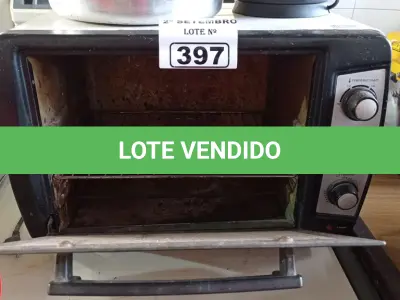LOTE 397 - 01 FORNO ELÉTRICO, 01 CHALEIRA ELÉTRICA, 01 PANELA PARA FAZER BOLO E 01 CONCHA. (NO ESTADO) ATENÇÃO! FAZER A VISITAÇÃO ANTES DE ARREMATAR, NÃO SABEMOS SE FUNCIONA. LEILÃO NÃO TEM GARANTIA E NEM DEVOLUÇÃO, SUJEITO A POSSÍVEIS AVARIAS VISÍVEIS/OCULTAS E/OU AUSÊNCIA DE COMPONENTES.