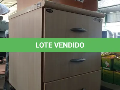 LOTE 493 - 01 MESINHA E 02 GAVETEIROS COM 03 GAVETAS. (NO ESTADO) ATENÇÃO! FAZER A VISITAÇÃO ANTES DE ARREMATAR, NÃO SABEMOS SE FUNCIONA. LEILÃO NÃO TEM GARANTIA E NEM DEVOLUÇÃO, SUJEITO A POSSÍVEIS AVARIAS VISÍVEIS/OCULTAS E/OU AUSÊNCIA DE COMPONENTES.