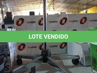 LOTE 477 - 01 LUMINÁRIA COM PEDESTAL E RODINHAS. (NO ESTADO) ATENÇÃO! FAZER A VISITAÇÃO ANTES DE ARREMATAR, NÃO SABEMOS SE FUNCIONA. LEILÃO NÃO TEM GARANTIA E NEM DEVOLUÇÃO, SUJEITO A POSSÍVEIS AVARIAS VISÍVEIS/OCULTAS E/OU AUSÊNCIA DE COMPONENTES.