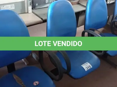 LOTE 315 - 01 LONGARINA DE 03 LUGARES. (NO ESTADO) ATENÇÃO! FAZER A VISITAÇÃO ANTES DE ARREMATAR, NÃO SABEMOS SE FUNCIONA. LEILÃO NÃO TEM GARANTIA E NEM DEVOLUÇÃO, SUJEITO A POSSÍVEIS AVARIAS VISÍVEIS/OCULTAS E/OU AUSÊNCIA DE COMPONENTES.