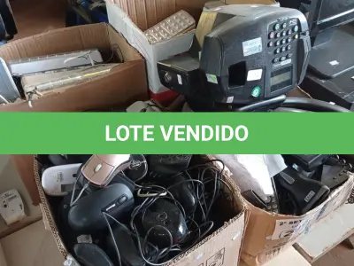 LOTE 296 - 01 RELÓGIO DE PONTO, VÁRIOS APARELHOS DE TELEFONE, LEITORES DE CÓDIGO DE BARRAS, MOUSES E LUMINÁRIAS DE EMERGÊNCIA MARCAS E MODELOS DIVERSOS. (NO ESTADO) ATENÇÃO! FAZER A VISITAÇÃO ANTES DE ARREMATAR, NÃO SABEMOS SE FUNCIONA. LEILÃO NÃO TEM GARANTIA E NEM DEVOLUÇÃO, SUJEITO A POSSÍVEIS AVARIAS VISÍVEIS/OCULTAS E/OU AUSÊNCIA DE COMPONENTES.