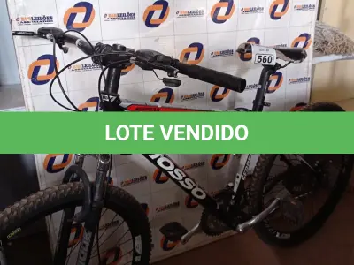 LOTE 560 - 01 BICICLETA ARO 26. (NO ESTADO) ATENÇÃO! FAZER A VISITAÇÃO ANTES DE ARREMATAR, NÃO SABEMOS SE FUNCIONA. LEILÃO NÃO TEM GARANTIA E NEM DEVOLUÇÃO, SUJEITO A POSSÍVEIS AVARIAS VISÍVEIS/OCULTAS E/OU AUSÊNCIA DE COMPONENTES.