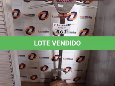 LOTE 563 - 01 ENCERADEIRA INDUSTRIAL. (NO ESTADO) ATENÇÃO! FAZER A VISITAÇÃO ANTES DE ARREMATAR, NÃO SABEMOS SE FUNCIONA. LEILÃO NÃO TEM GARANTIA E NEM DEVOLUÇÃO, SUJEITO A POSSÍVEIS AVARIAS VISÍVEIS/OCULTAS E/OU AUSÊNCIA DE COMPONENTES.