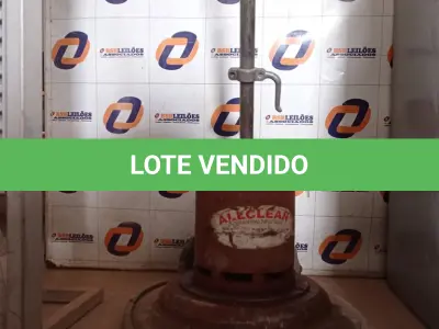 LOTE 563 - 01 ENCERADEIRA INDUSTRIAL. (NO ESTADO) ATENÇÃO! FAZER A VISITAÇÃO ANTES DE ARREMATAR, NÃO SABEMOS SE FUNCIONA. LEILÃO NÃO TEM GARANTIA E NEM DEVOLUÇÃO, SUJEITO A POSSÍVEIS AVARIAS VISÍVEIS/OCULTAS E/OU AUSÊNCIA DE COMPONENTES.