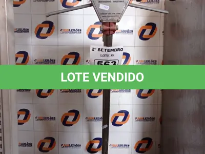 LOTE 563 - 01 ENCERADEIRA INDUSTRIAL. (NO ESTADO) ATENÇÃO! FAZER A VISITAÇÃO ANTES DE ARREMATAR, NÃO SABEMOS SE FUNCIONA. LEILÃO NÃO TEM GARANTIA E NEM DEVOLUÇÃO, SUJEITO A POSSÍVEIS AVARIAS VISÍVEIS/OCULTAS E/OU AUSÊNCIA DE COMPONENTES.