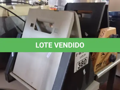 LOTE 380 - 02 MIMEÓGRAFOS. (NO ESTADO) ATENÇÃO! FAZER A VISITAÇÃO ANTES DE ARREMATAR, NÃO SABEMOS SE FUNCIONA. LEILÃO NÃO TEM GARANTIA E NEM DEVOLUÇÃO, SUJEITO A POSSÍVEIS AVARIAS VISÍVEIS/OCULTAS E/OU AUSÊNCIA DE COMPONENTES.