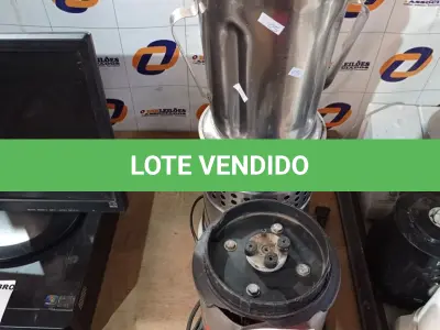 LOTE 344 - 01 BASE E 01 LIQUIDIFICADOR INDUSTRIAL. (NO ESTADO) ATENÇÃO! FAZER A VISITAÇÃO ANTES DE ARREMATAR, NÃO SABEMOS SE FUNCIONA. LEILÃO NÃO TEM GARANTIA E NEM DEVOLUÇÃO, SUJEITO A POSSÍVEIS AVARIAS VISÍVEIS/OCULTAS E/OU AUSÊNCIA DE COMPONENTES.