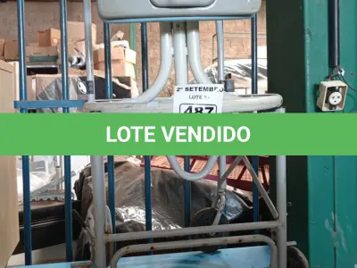 LOTE 487 - 02 BANQUETAS PARA CADEIRA DE DENTISTA E 01 SUCATA DE CADEIRA DE RODAS. (NO ESTADO) ATENÇÃO! FAZER A VISITAÇÃO ANTES DE ARREMATAR, NÃO SABEMOS SE FUNCIONA. LEILÃO NÃO TEM GARANTIA E NEM DEVOLUÇÃO, SUJEITO A POSSÍVEIS AVARIAS VISÍVEIS/OCULTAS E/OU AUSÊNCIA DE COMPONENTES.