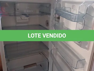LOTE 390 - 01 GELADEIRA FROST FREE MARCA BOSCH 220V. (NO ESTADO) ATENÇÃO! FAZER A VISITAÇÃO ANTES DE ARREMATAR, NÃO SABEMOS SE FUNCIONA. LEILÃO NÃO TEM GARANTIA E NEM DEVOLUÇÃO, SUJEITO A POSSÍVEIS AVARIAS VISÍVEIS/OCULTAS E/OU AUSÊNCIA DE COMPONENTES.