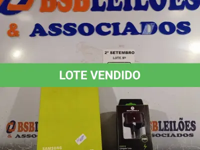 LOTE 586 - 01 SAMSUNG GALAXY TAB-E E 01 CARREGADOR MOTOROLA. (NO ESTADO) ATENÇÃO! FAZER A VISITAÇÃO ANTES DE ARREMATAR, NÃO SABEMOS SE FUNCIONA. LEILÃO NÃO TEM GARANTIA E NEM DEVOLUÇÃO, SUJEITO A POSSÍVEIS AVARIAS VISÍVEIS/OCULTAS E/OU AUSÊNCIA DE COMPONENTES.
