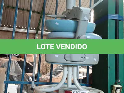 LOTE 487 - 02 BANQUETAS PARA CADEIRA DE DENTISTA E 01 SUCATA DE CADEIRA DE RODAS. (NO ESTADO) ATENÇÃO! FAZER A VISITAÇÃO ANTES DE ARREMATAR, NÃO SABEMOS SE FUNCIONA. LEILÃO NÃO TEM GARANTIA E NEM DEVOLUÇÃO, SUJEITO A POSSÍVEIS AVARIAS VISÍVEIS/OCULTAS E/OU AUSÊNCIA DE COMPONENTES.