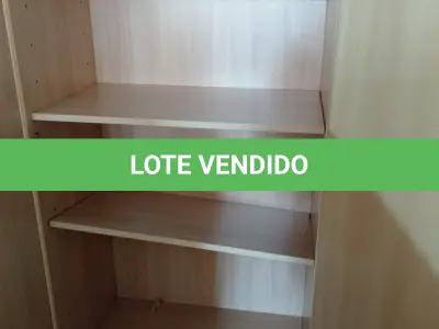 LOTE 354 - 01 ARMÁRIO EM MADEIRA COM 02 PORTAS E 03 PRATELEIRAS. (NO ESTADO) ATENÇÃO! FAZER A VISITAÇÃO ANTES DE ARREMATAR, NÃO SABEMOS SE FUNCIONA. LEILÃO NÃO TEM GARANTIA E NEM DEVOLUÇÃO, SUJEITO A POSSÍVEIS AVARIAS VISÍVEIS/OCULTAS E/OU AUSÊNCIA DE COMPONENTES.