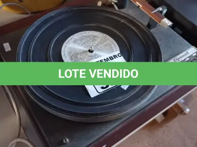 LOTE 326 - 01 TOCA-DISCOS GARRAD. (NO ESTADO) ATENÇÃO! FAZER A VISITAÇÃO ANTES DE ARREMATAR, NÃO SABEMOS SE FUNCIONA. LEILÃO NÃO TEM GARANTIA E NEM DEVOLUÇÃO, SUJEITO A POSSÍVEIS AVARIAS VISÍVEIS/OCULTAS E/OU AUSÊNCIA DE COMPONENTES.