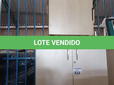 LOTE 422 - 01 MESA,01 ARMÁRIO BAIXO E 03 GAVETEIROS SENDO 01 COM 04 GAVETAS. (NO ESTADO) ATENÇÃO! FAZER A VISITAÇÃO ANTES DE ARREMATAR, NÃO SABEMOS SE FUNCIONA. LEILÃO NÃO TEM GARANTIA E NEM DEVOLUÇÃO, SUJEITO A POSSÍVEIS AVARIAS VISÍVEIS/OCULTAS E/OU AUSÊNCIA DE COMPONENTES.