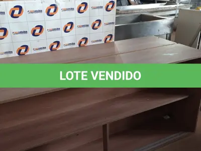 LOTE 561 - 02 ARMÁRIOS SUSPENSOS. (NO ESTADO) ATENÇÃO! FAZER A VISITAÇÃO ANTES DE ARREMATAR, NÃO SABEMOS SE FUNCIONA. LEILÃO NÃO TEM GARANTIA E NEM DEVOLUÇÃO, SUJEITO A POSSÍVEIS AVARIAS VISÍVEIS/OCULTAS E/OU AUSÊNCIA DE COMPONENTES.